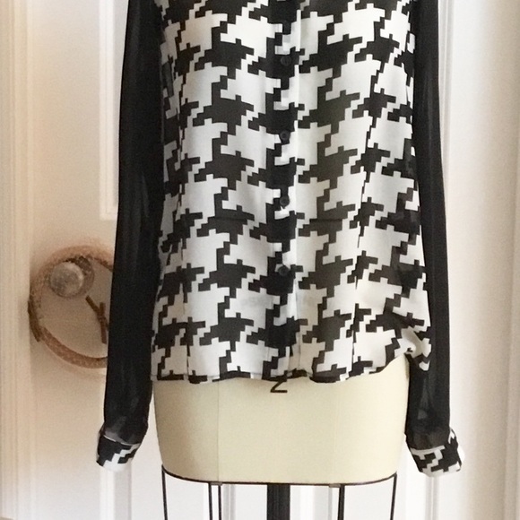 Forever21 Houndstooth lightweight blouse - Picture 5 of 6
